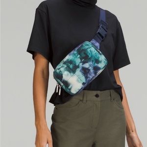 *NWT* Lululemon Quilted multicolor grid belt bag